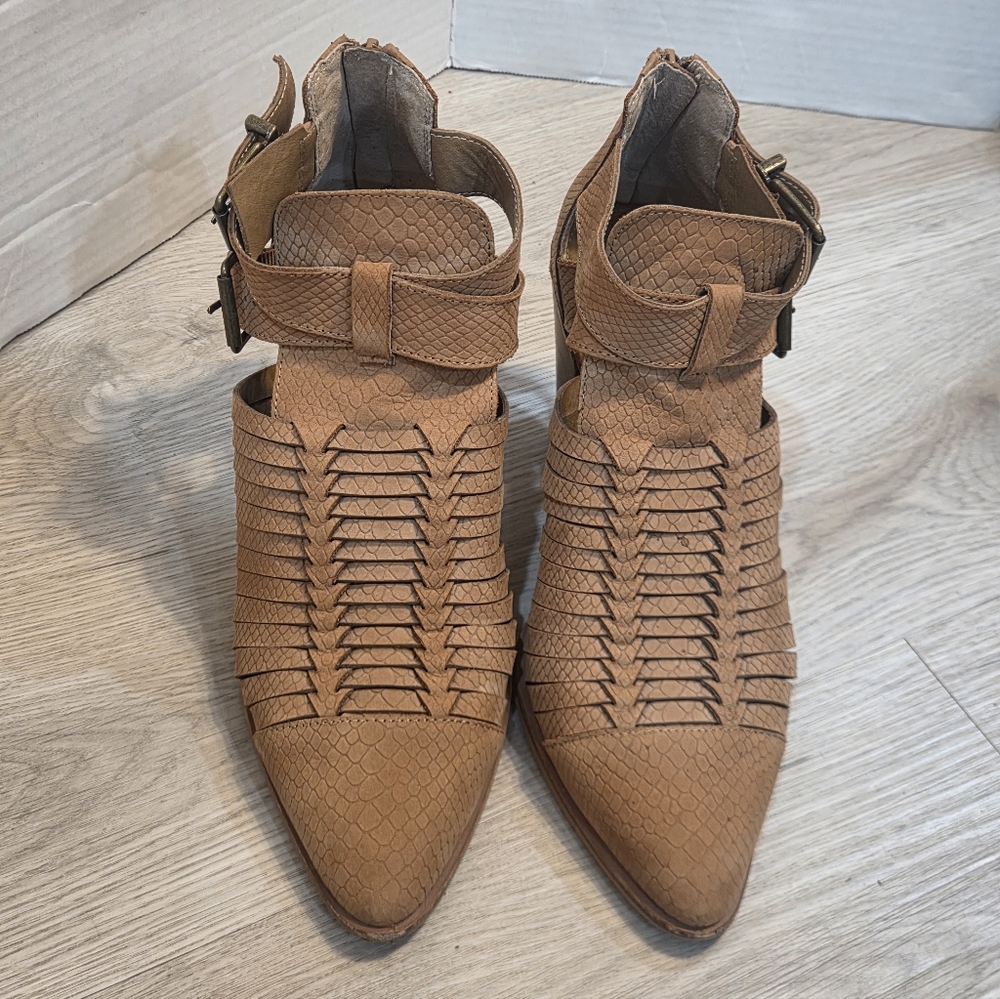 Gianni Bini Tan Textured Heels